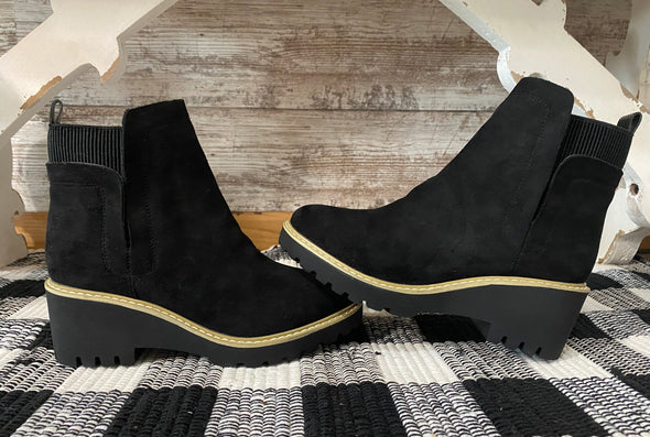 Corky's Basic Boot in Suede Black